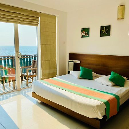 Saprin Beach Resort Uswetakeiyawa Exterior photo