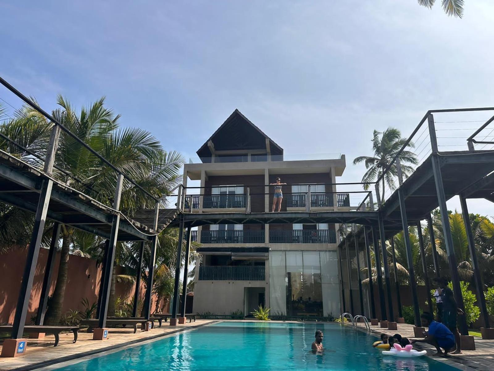 Saprin Beach Resort Uswetakeiyawa Exterior photo
