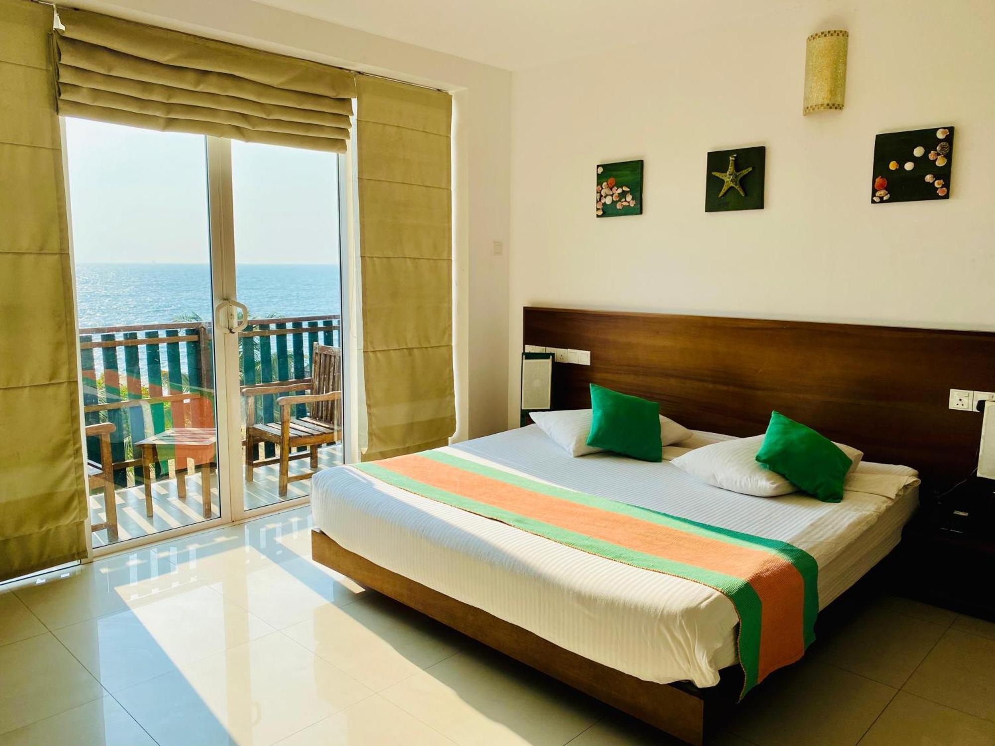 Saprin Beach Resort Uswetakeiyawa Exterior photo