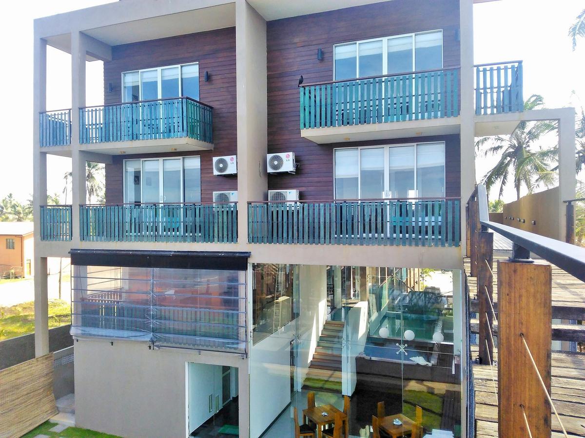 Saprin Beach Resort Uswetakeiyawa Exterior photo