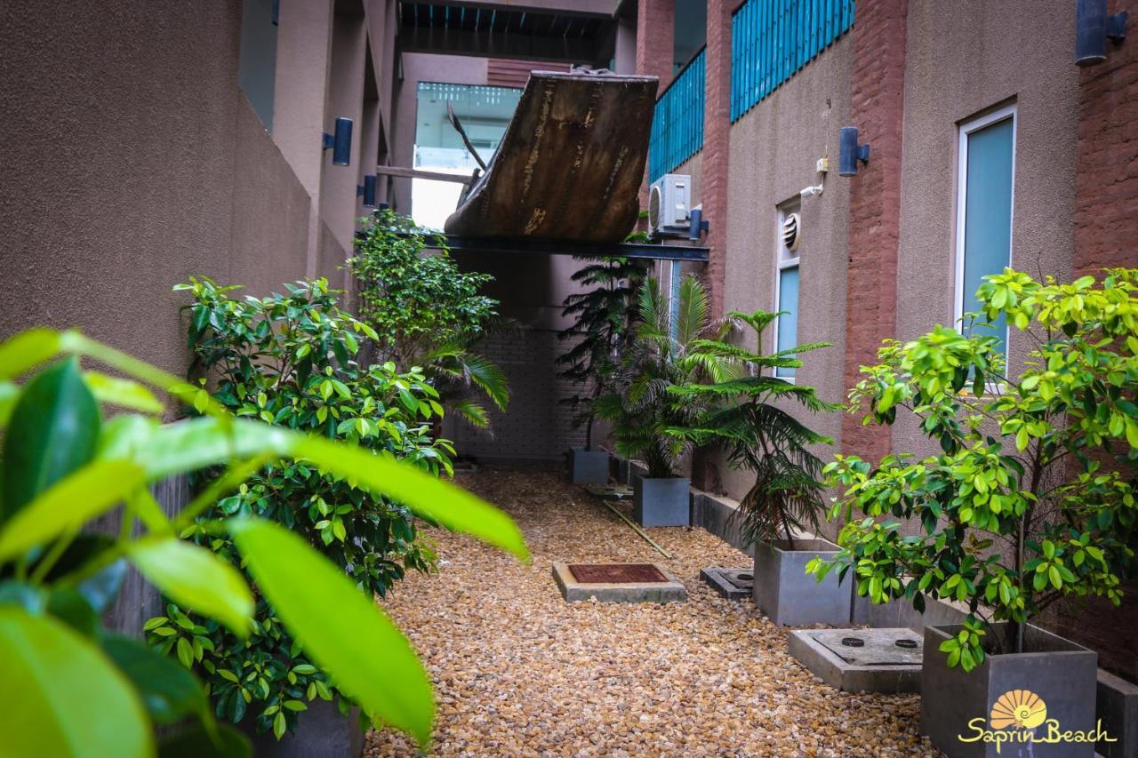 Saprin Beach Resort Uswetakeiyawa Exterior photo