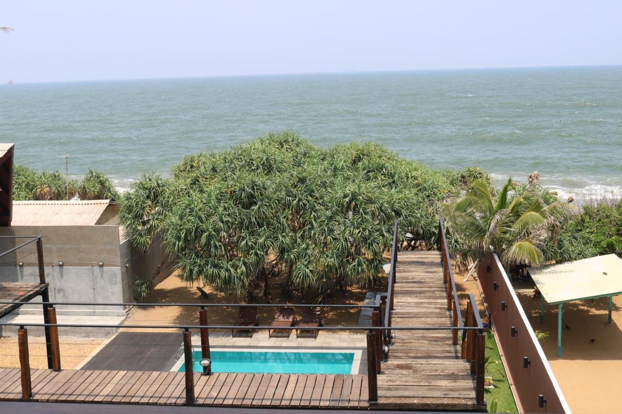 Saprin Beach Resort Uswetakeiyawa Exterior photo