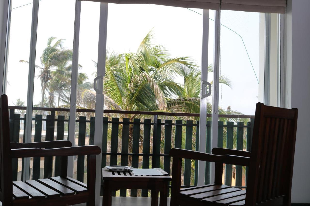 Saprin Beach Resort Uswetakeiyawa Exterior photo